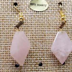 paire de boucle d'oreille pierre naturelle et pierre semi précieuse rose squartz
