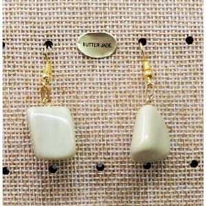 paire de boucle d'oreille en pierre semi précieuse en forme diverses butter jade