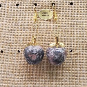 paire de boucle d'oreille motif pomme pendentif en pierre naturelle et pierre semi précieuse fossil japser