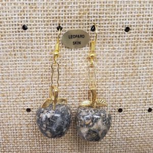 Paire de boucle d'oreille motif pomme pendentif en pierre naturelle et pierre semi précieuse leopard skin