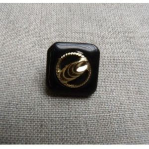Bouton carré acrylique garnit métal noir et or 17 mm
