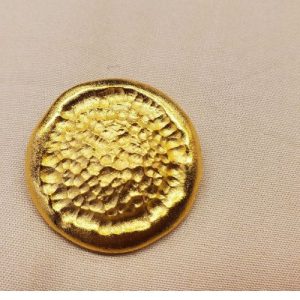 bouton/ bijoux métal doré 30 mm