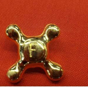 bouton/bijou métallique doré 31 mm