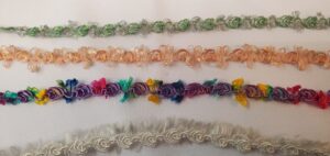 Galon fantaisie « petites roses » – 15 mm – bouquet de couleurs – Couleur au choix