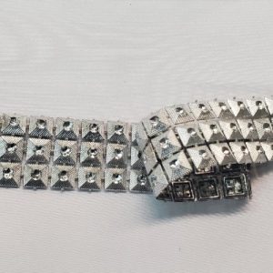 Galon Ruban Fantaisie Pyramides Argent 25 mm – Style Rock & Chic