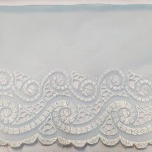 Large Dentelle Brodée – Bleu Ciel et Blanc – 15 cm de Hauteur
