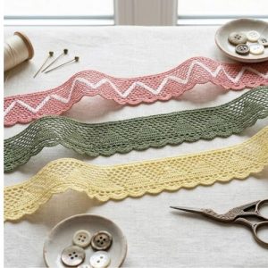 Galon Dentelle Brodé 35 mm – Motifs Géométriques Ajourés – Vendu au mètre