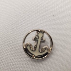 Bouton Acrylique Ancre Marine – 18 mm – Argent & Blanc