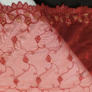 Dentelle de Calais Prestige – 26 cm – Rouge & Broderie Or