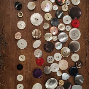 BOUTONS EN NACRE
