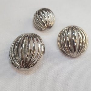 Bouton Métal Argenté – Sphère Ajourée & Ciselée – 18 / 22 / 27 mm