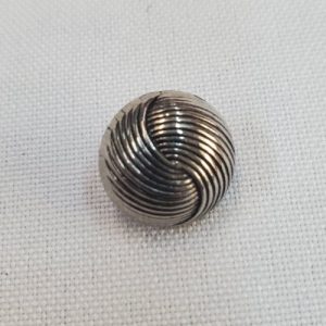 Lot de 6 Boutons Bijou Acrylique Argent Vieilli Strié – 14 mm – Vendu par lot de 6