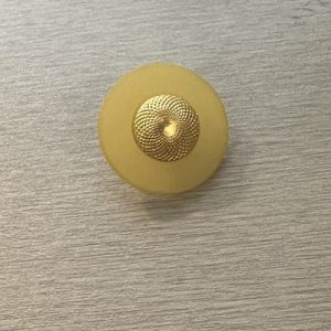 Bouton Composé Acrylique Jaune et Or – 23 mm