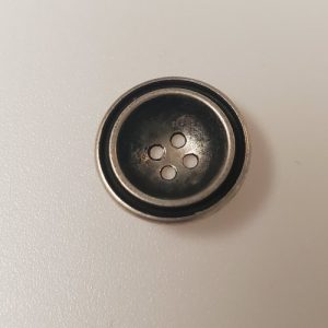 Bouton Incurvé Noir et Argent – 18 mm –