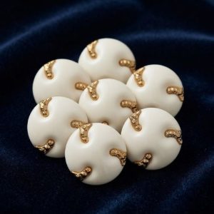 Lot de 6 boutons bijou acrylique blanc & éclats dorés – 15 mm – vendus par lot de 6