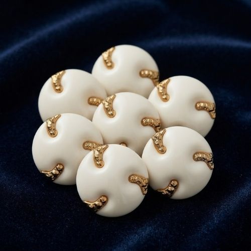 Lot de 6 boutons bijou acrylique blanc & éclats dorés – 15 mm – vendus par lot de 6