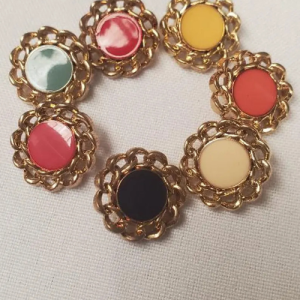 Lot de 6 Boutons "Bijou" – Bordure Dorée & Centre Acrylique – 18 mm