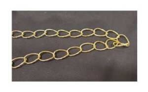 NOUVELLE CHAINETTE MÉTALIQUE DÉCORATIVE DORE LEGER LONGUEUR 28 MM/ LARGEUR 18MM