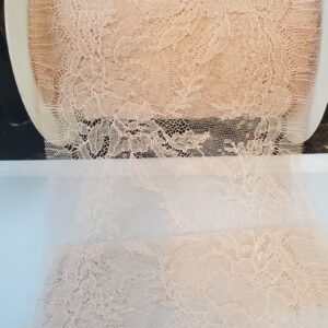 Dentelle de Calais Leavers rose saumon stretch, largeur 18 cm