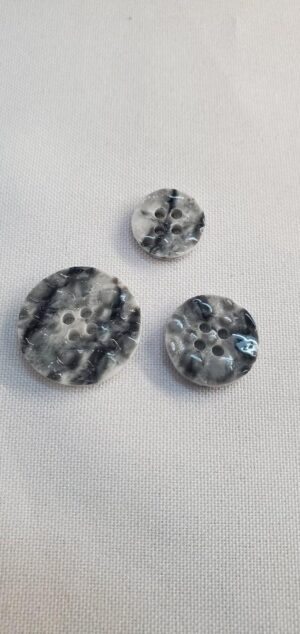 Bouton acrylique à 4 trous gris marbré 15 mm / 18 mm / 23 mm