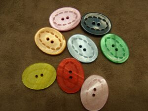 Bouton ovale en acrylique pailleté – 28 x 22 mm (multicolore) : toutes les couleurs