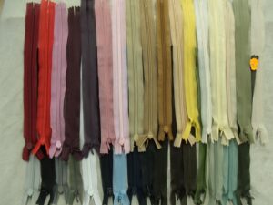 Fermeture invisible 22 cm – rouge : toutes les couleurs