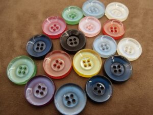 Bouton polyester à 4 trous, 26 mm : toutes les couleurs