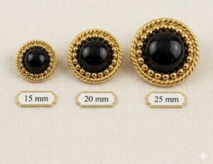 Bouton bijou acrylique noir & bordure dorée torsadée (15 / 20 / 25 mm